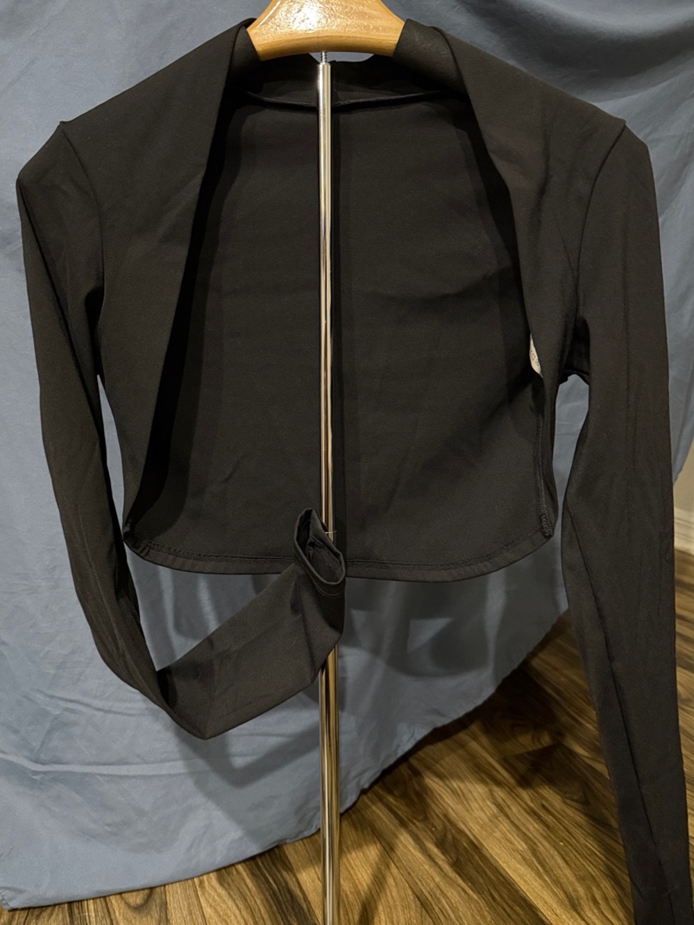 HALARA Black Cropped performance shrug